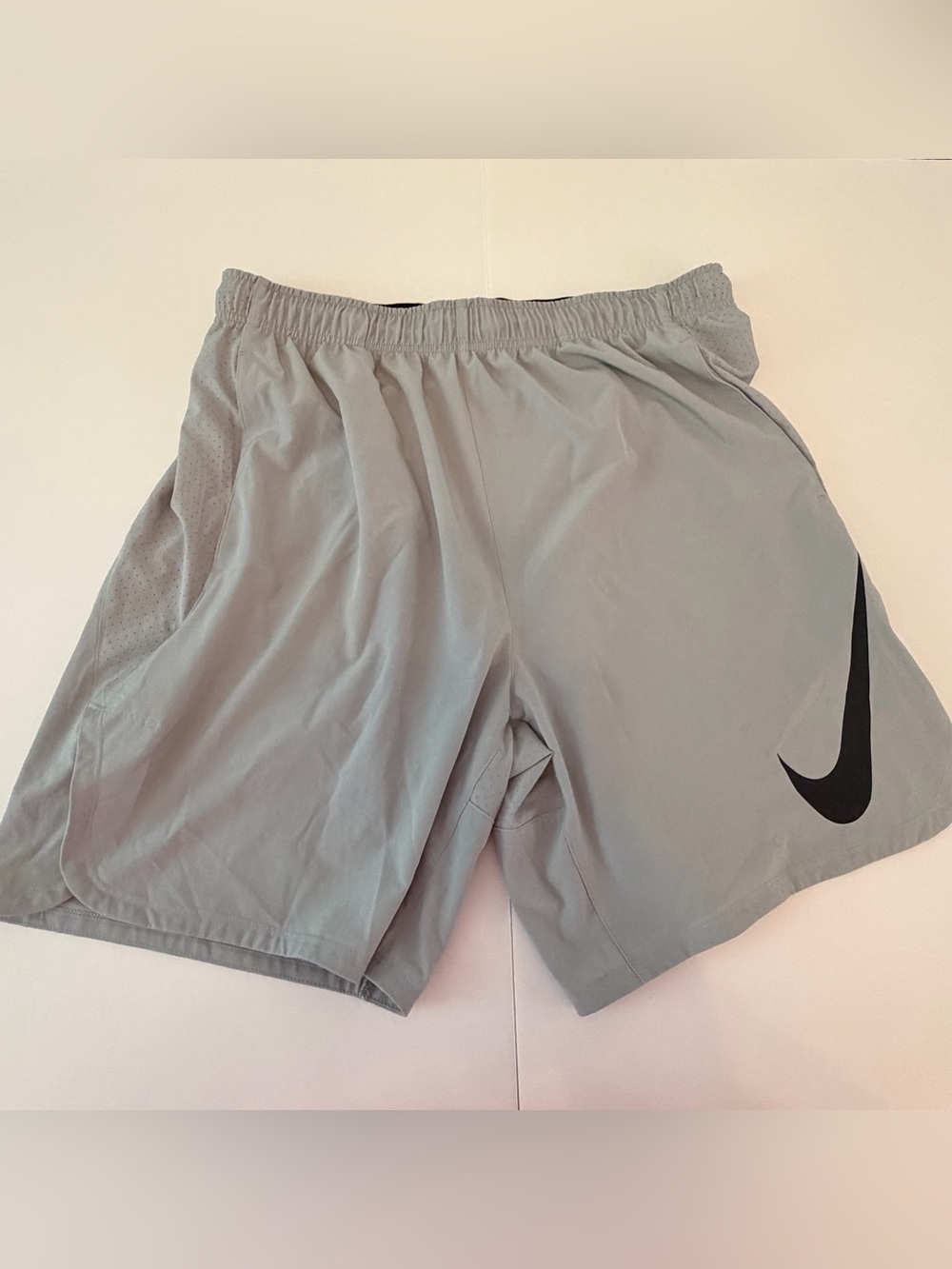 Nike Dri-FIT Men’s XL Gray Running Training Workout Shorts Perforated Sides‎